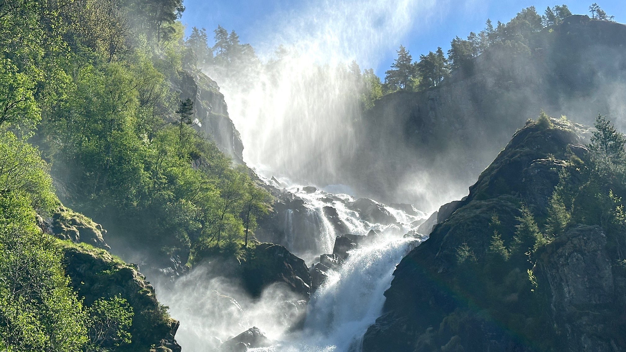 Mehr über den Artikel erfahren Wasserfälle